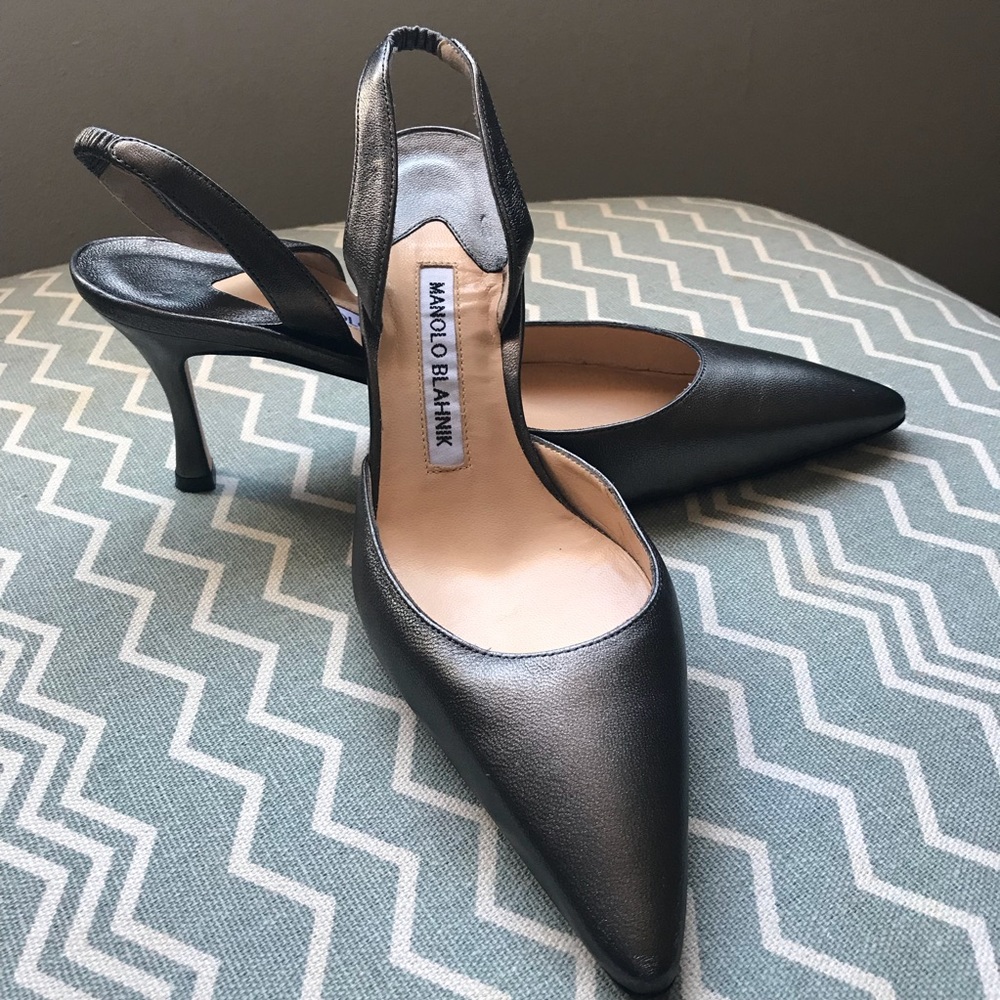 Manolo Blahnik Carolyne Mid-Heel 70mm Halter Pump